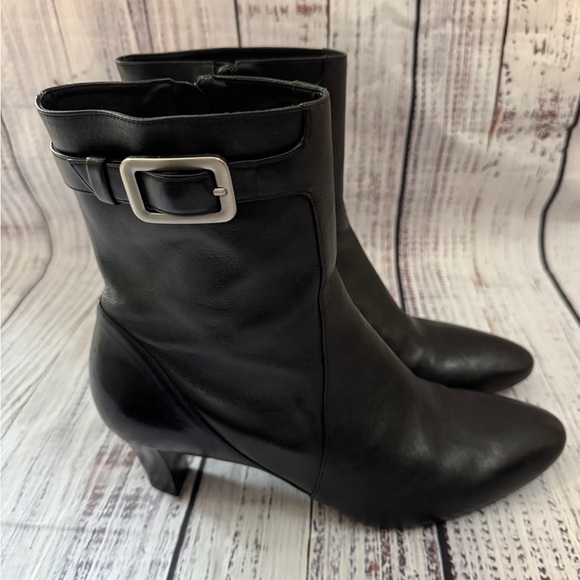 WOMENS SIZE 10.5 B COLE HAAN BLACK LEATHER SIDE ZIP ANKLE BOOTS - Picture 4 of 6